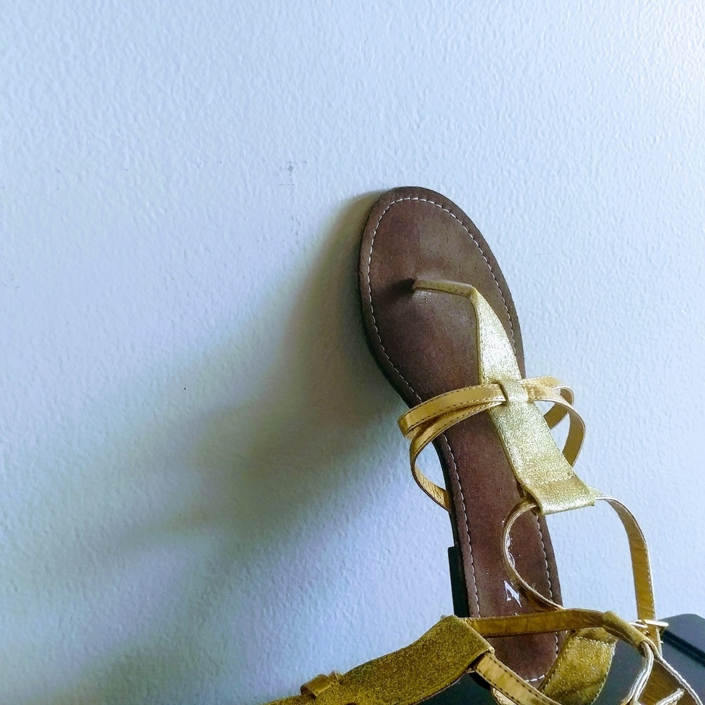 Gold sandals 👡 - Picture 3 of 5